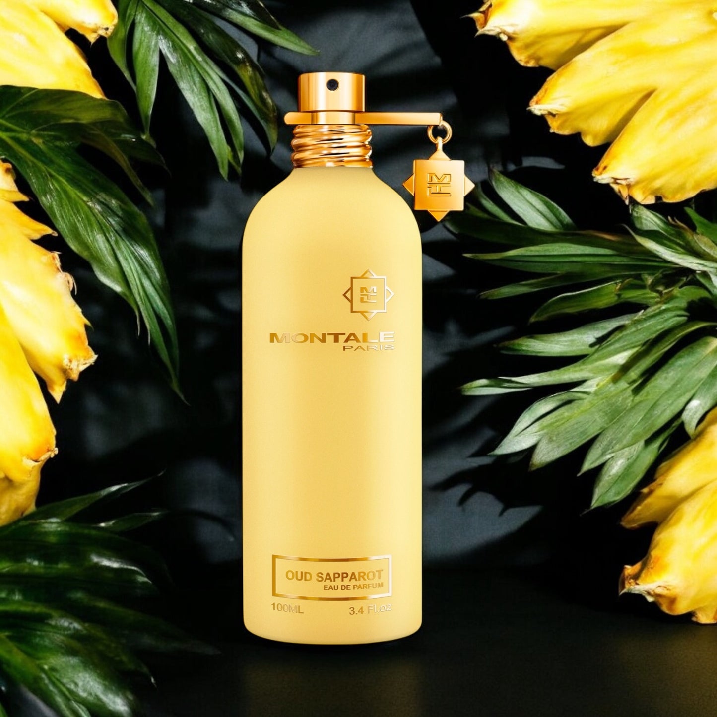 Close-up of a fragrance sample of Oud Sapparot, showcasing its rich blend of pineapple, oud, cinnamon, and vanilla for a warm, exotic scent.