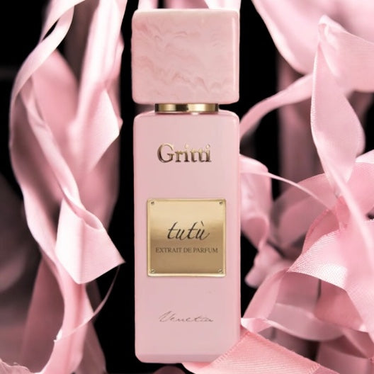 Close-up of Tutù Pink perfume sample, highlighting its delicate powder notes and sparkling fruity floral layers.