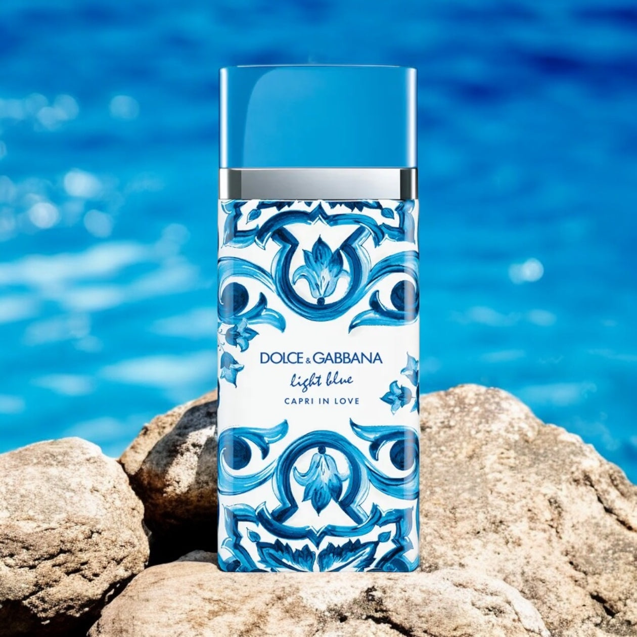 Dolce & Gabbana Light Blue Capri In Love perfume sample – a fresh, floral-fruity fragrance styled in a romantic Mediterranean setting.