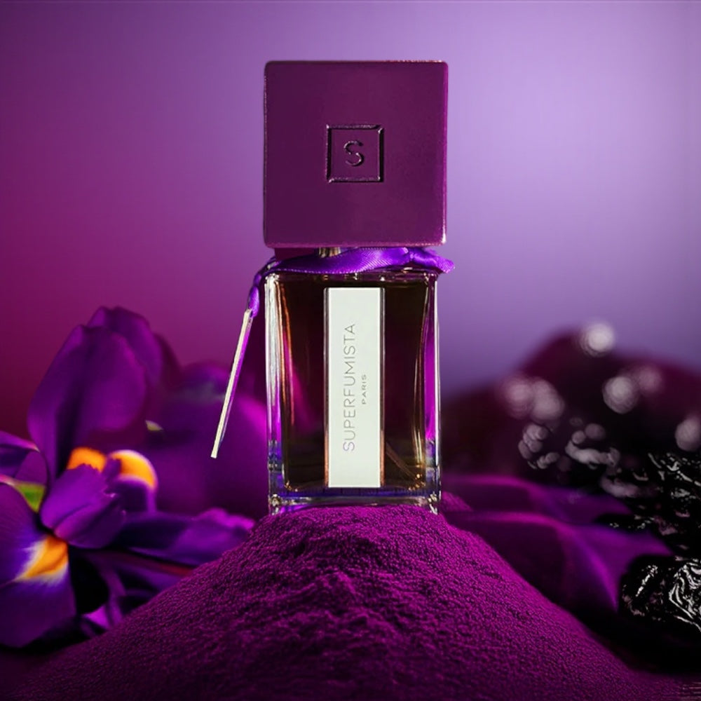 SUPERFUMISTA Plum de Velours perfume sample – plum, iris and tobacco notes styled in a soft, velvety setting.