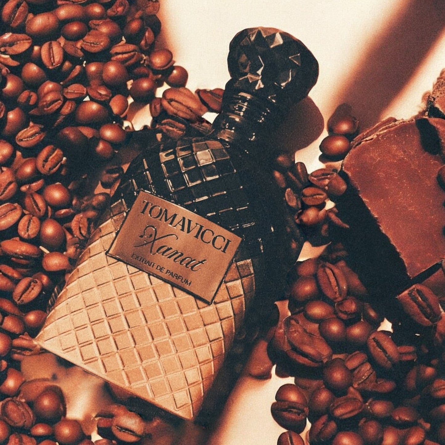 Xanat perfume sample by Tomavicci – styled with warm dessert notes of dark sugar, vanilla and mocha in a cosy luxe setting