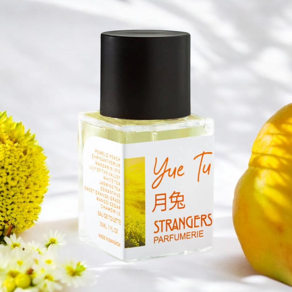 Close-up of a fragrance sample of Yue Tu, highlighting its delicate tea, floral, and citrus notes inspired by the legend of the moon goddess