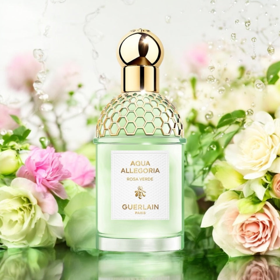 Close-up of a fragrance sample of Rosa Verde, highlighting its aquatic freshness, crisp pear, and delicate rose notes for a refreshing summer scent