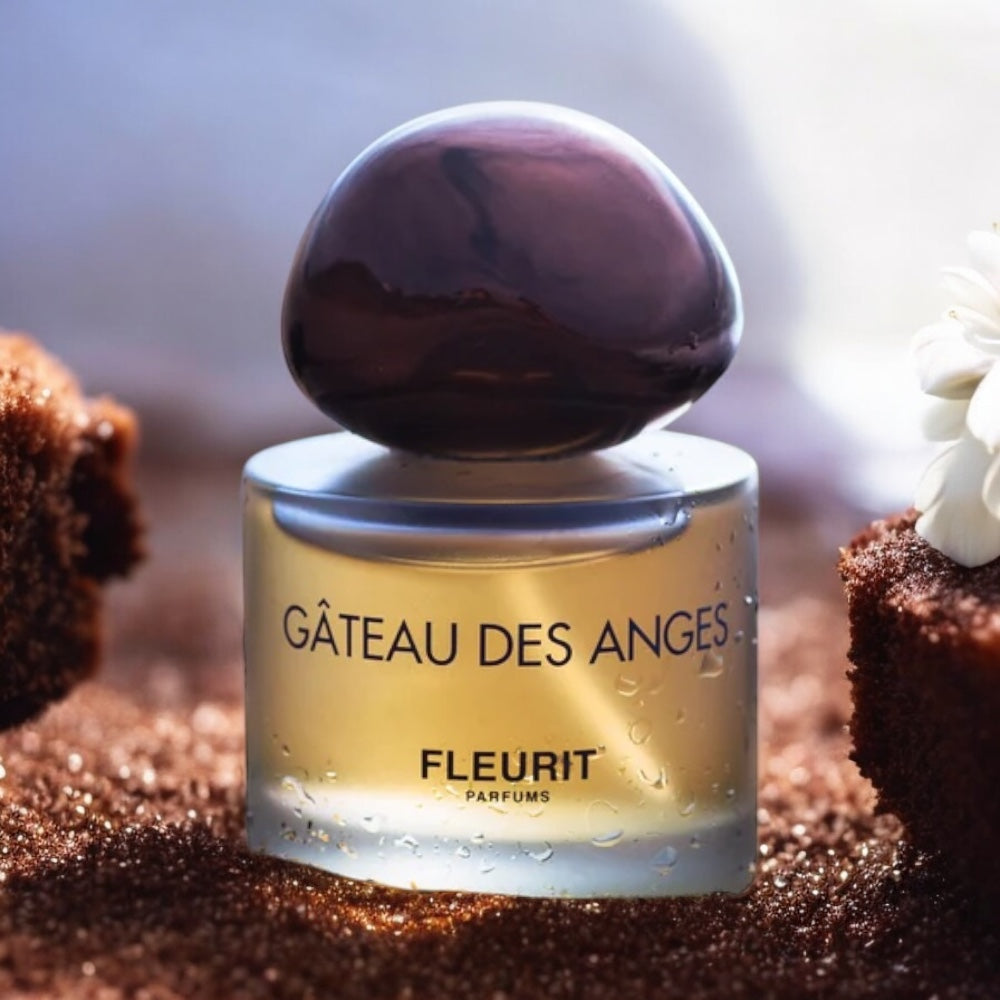 Close-up of a fragrance sample of Gâteau des Anges, highlighting its creamy, citrusy, and softly floral notes for a warm and nostalgic scent.