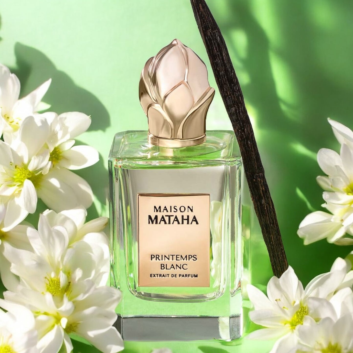 Close-up of a fragrance decant of Printemps Blanc, highlighting its bright citrus opening, delicate floral heart, and warm vanilla-sandalwood base for an irresistible scent.