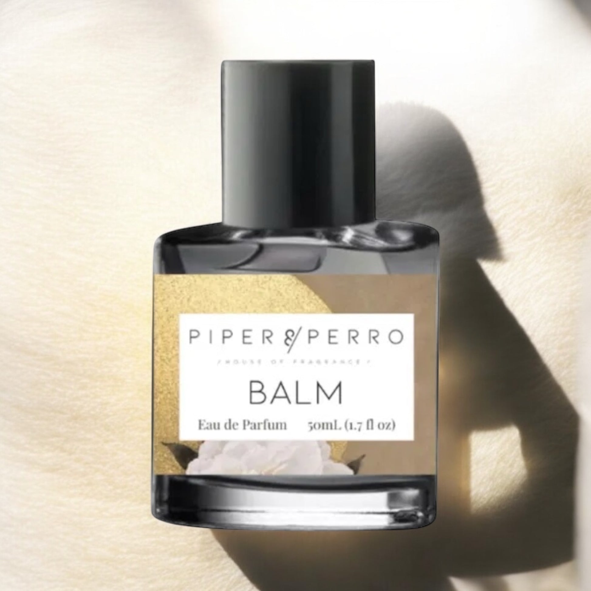 Close-up of Piper & Perro Balm fragrance sample, highlighting its blend of bergamot, solar musk, and tonka bean for a soothing, beach-inspired scent.