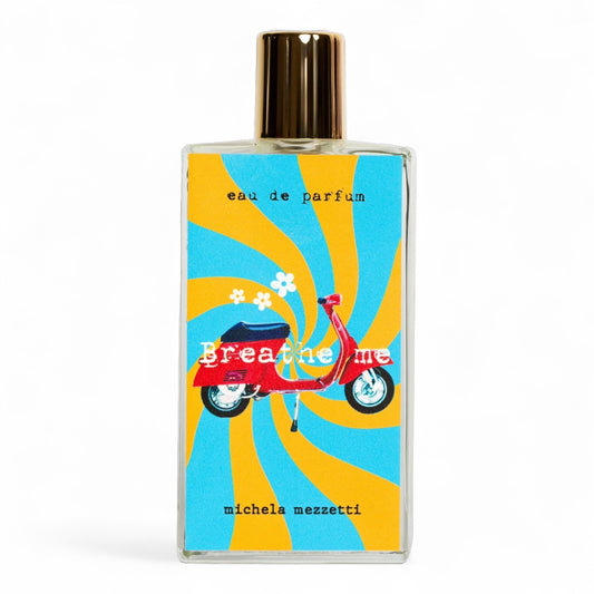 Michela Mezzetti Breathe Me perfume sample with marine, floral, and amber notes, evoking the fresh breeze and landscapes of coastal Tuscany.