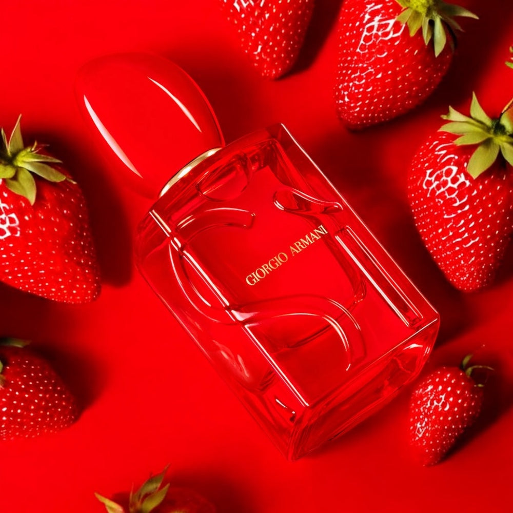 Sample of Armani Sì Passione Red Musk, a floral-ambery fragrance with a soft, sensual heart.