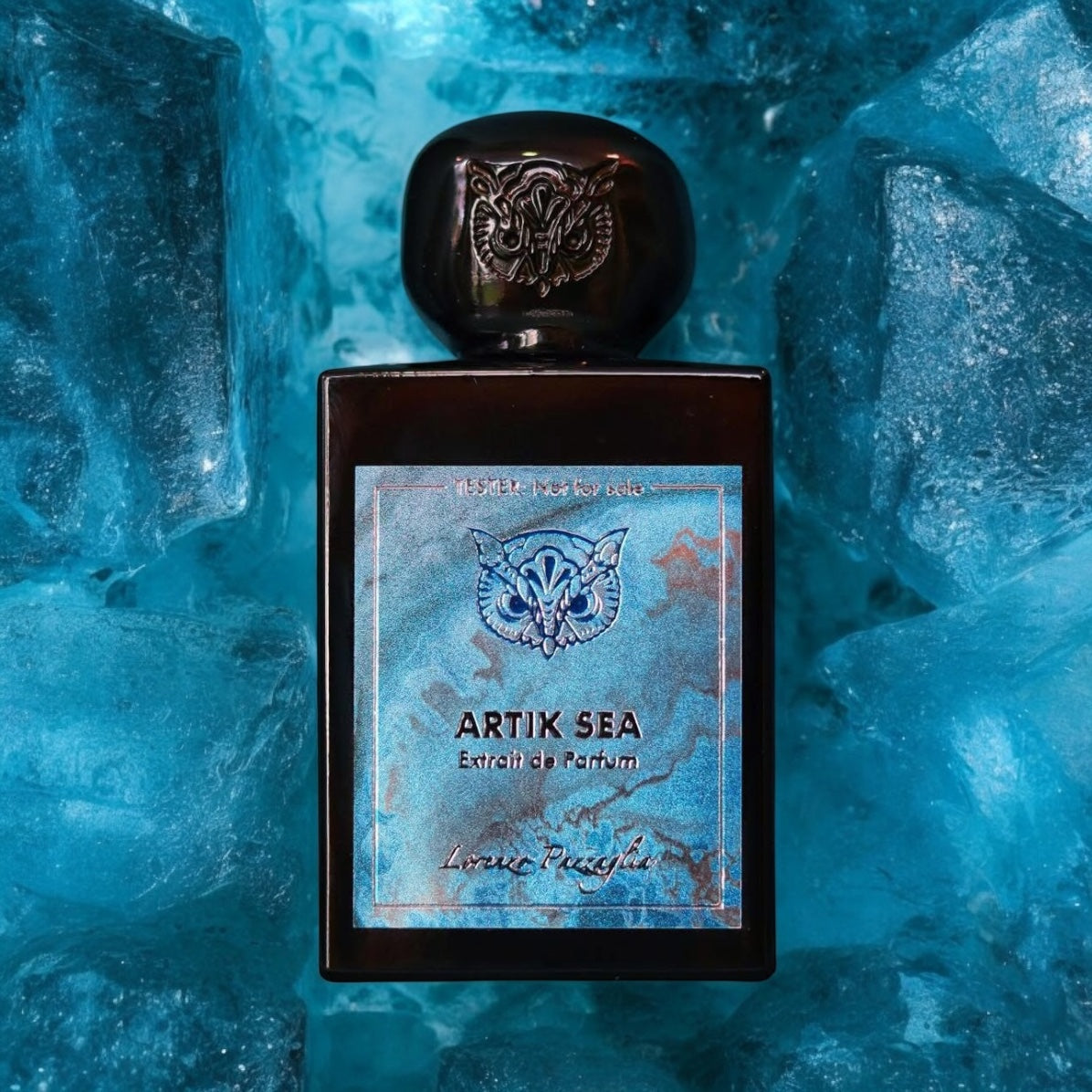 Close-up of Artik Sea perfume sample, evoking icy aquatic freshness and deep oceanic warmth