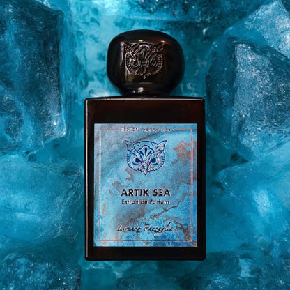 Close-up of Artik Sea perfume sample, evoking icy aquatic freshness and deep oceanic warmth