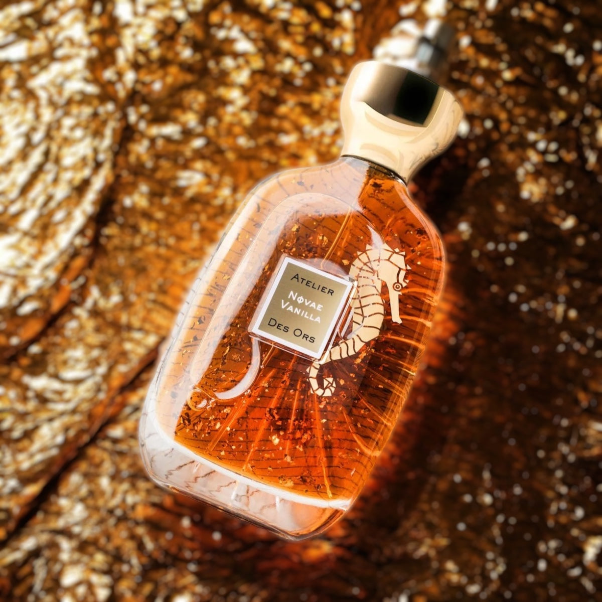 Atelier des Ors Novae Vanilla perfume sample – mineral vanilla, golden mimosa and warm amber woods in a radiant golden setting.