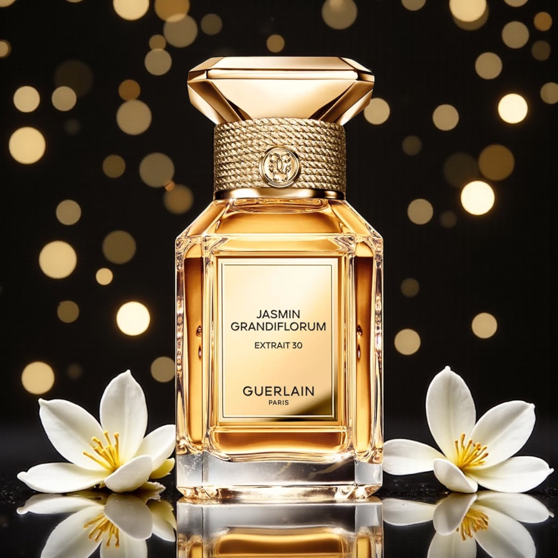 Guerlain Jasmin Grandiflorum Extrait 30 perfume sample styled with luminous white floral tones to reflect its radiant jasmine character.