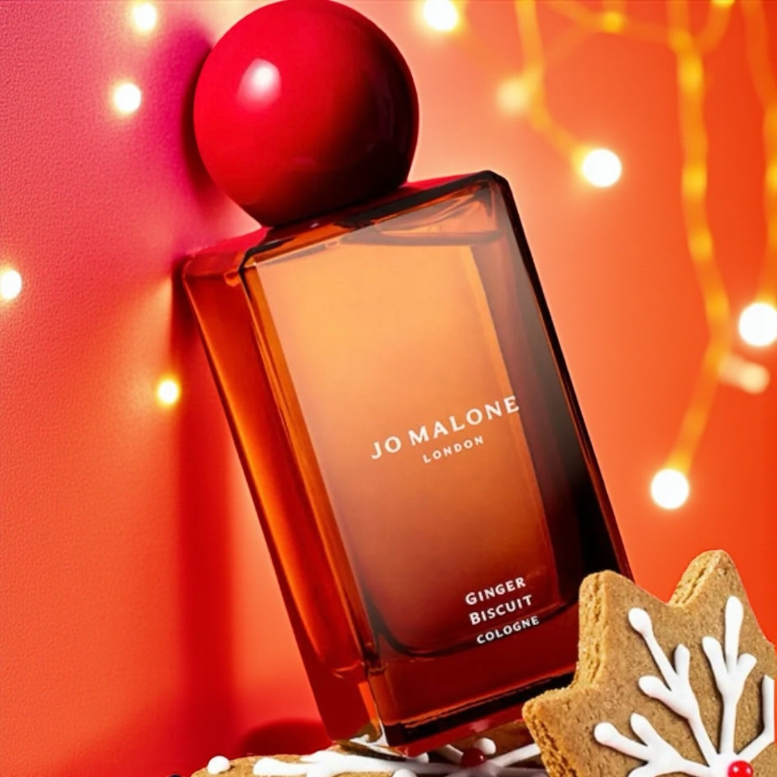Jo Malone Ginger Biscuit perfume sample – spiced ginger, roasted hazelnut and warm vanilla in a cozy christmas setting.