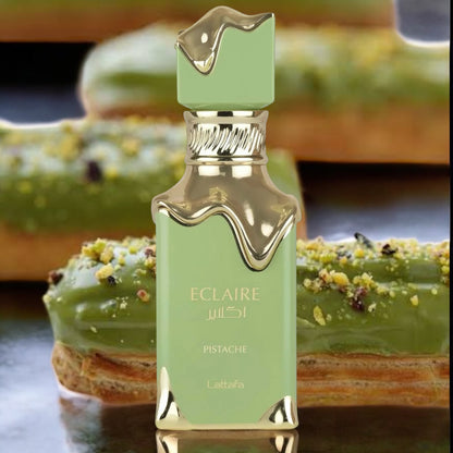 Lattafa Eclaire Pistache perfume sample – creamy gourmand scent with pistachio, coconut, vanilla and musk, styled in a cozy setting.