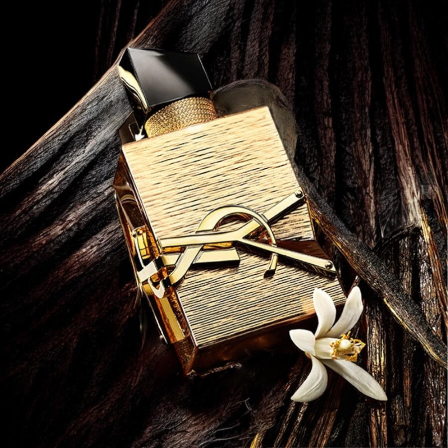 YSL Libre Vanille Couture fragrance sample – golden vanilla, rum and florals styled in a dark vanilla setting.